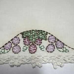 Vintage Hand Embroidered Grape Linen Placemats Crochet Lace Trim Set of 4 White